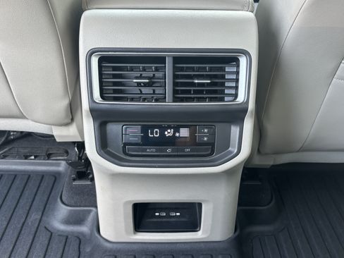 Used 2024 Volkswagen Atlas SE AWD/4WD image 26