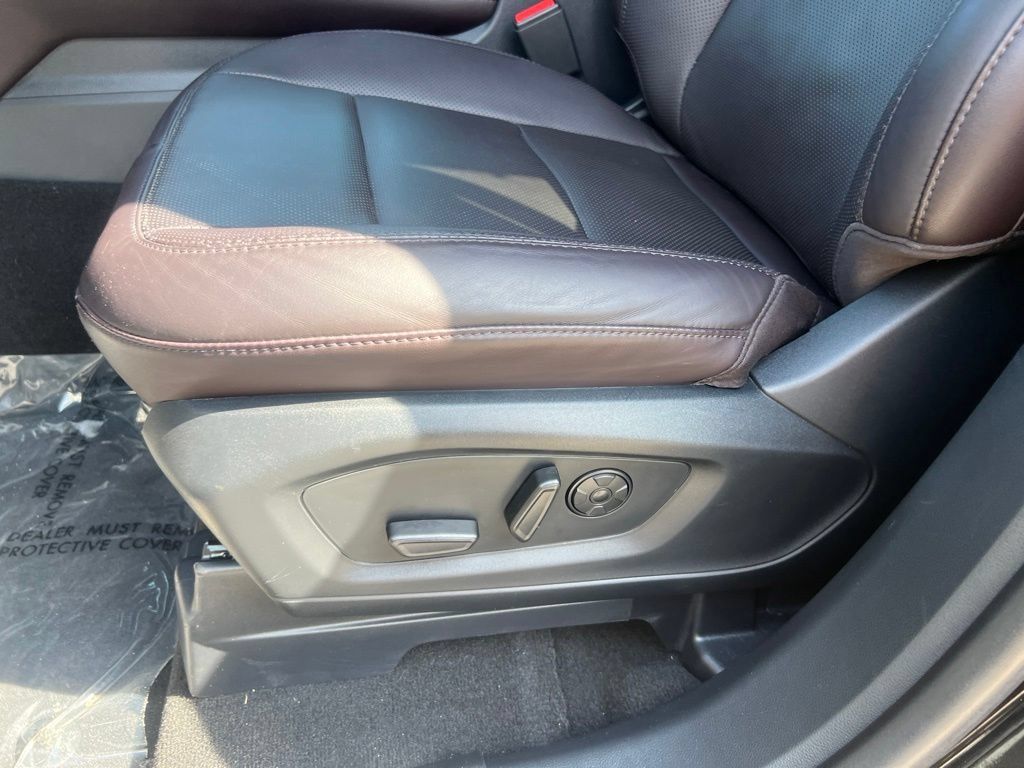 Used 2025 Ford Explorer Platinum w/ Ultimate Package AWD/4WD image 2