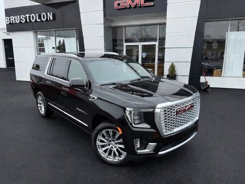 Used 2023 GMC Yukon XL Denali image 2