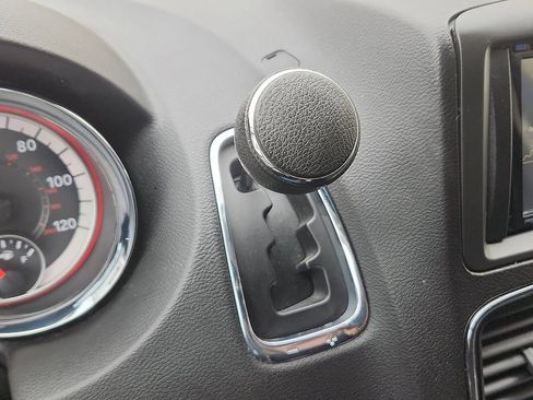 Used 2018 Dodge Grand Caravan SE w/ UConnect Hands-Free Group FWD image 10