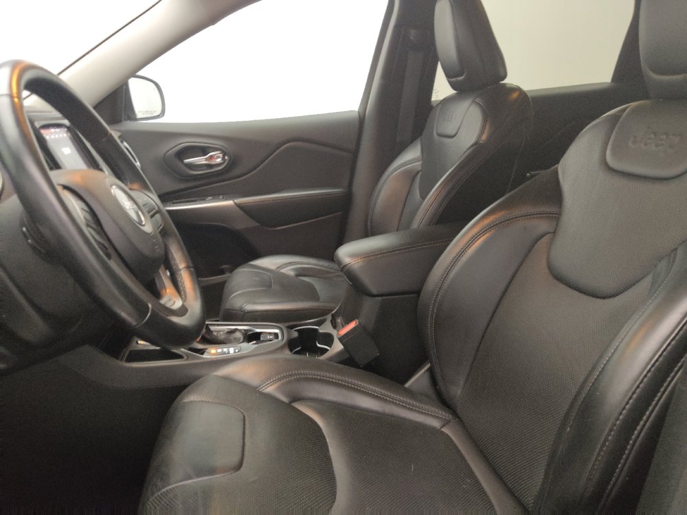 Used 2019 Jeep Cherokee Limited FWD image 17