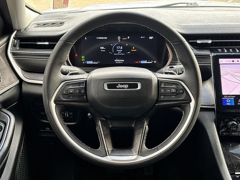 Used 2023 Jeep Grand Cherokee L Limited w/ Luxury Tech Group II AWD/4WD image 32