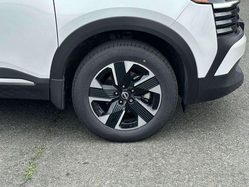 Used 2025 Nissan Kicks SV w/ SV Premium Package AWD/4WD image 7