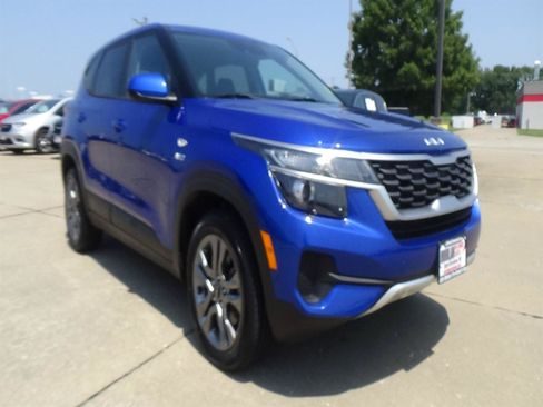 Used 2023 Kia Seltos LX AWD/4WD image 4