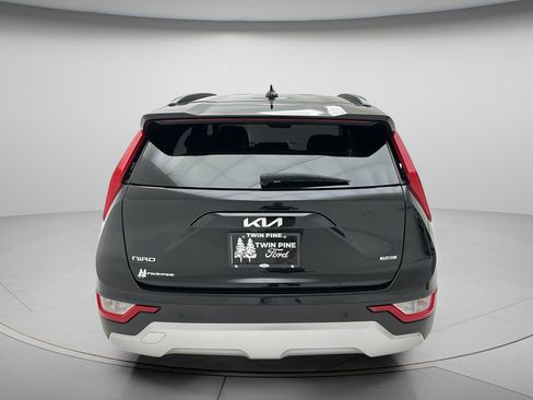 Used 2024 Kia Niro EX w/ EX Cold Weather Package FWD image 7