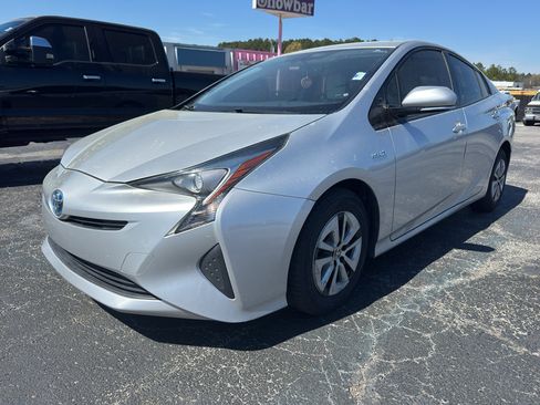Used 2016 Toyota Prius Four image 1