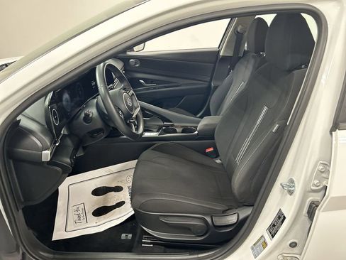 Used 2023 Hyundai Elantra SEL w/ Convenience Package image 9