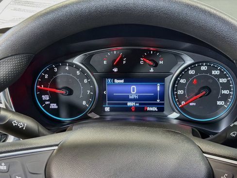 Used 2019 Chevrolet Equinox LT FWD image 10