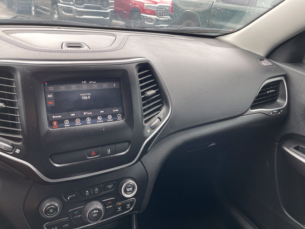 Used 2021 Jeep Cherokee Latitude FWD image 16