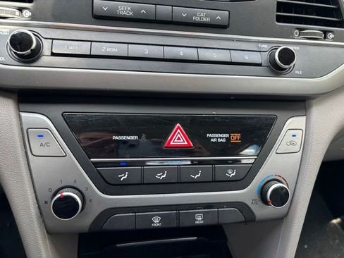 Used 2017 Hyundai Elantra SE w/ Cargo Package FWD image 17