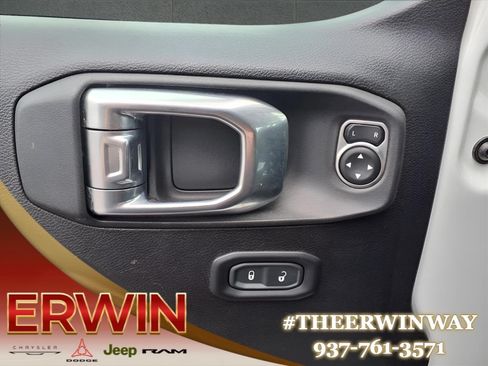 Used 2023 Jeep Gladiator Sport AWD/4WD image 16