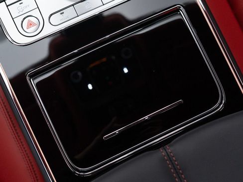 Used 2025 Bentley Flying Spur Plug-In Hybrid AWD/4WD image 32