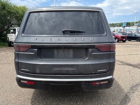 Used 2022 Jeep Wagoneer Series III AWD/4WD image 5