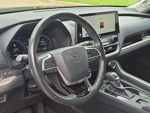 Used 2024 Toyota Grand Highlander Limited image 14