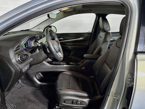 Used 2023 Chevrolet Bolt EUV Premier w/ Sun & Sound Package FWD image 11
