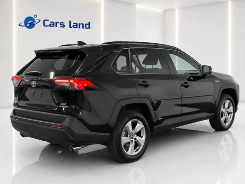 Used 2021 Toyota RAV4 XLE Premium AWD/4WD image 3