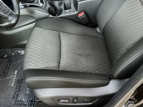 Used 2019 Nissan Rogue SV FWD image 22
