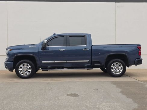 Used 2024 Chevrolet Silverado 2500 High Country AWD/4WD image 2