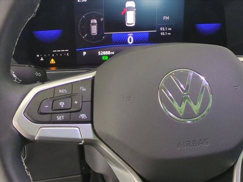 Used 2023 Volkswagen Tiguan SE w/ Panoramic Sunroof Package FWD image 30