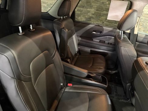 Certified 2025 Nissan Pathfinder SL w/ SL Premium Package FWD image 36