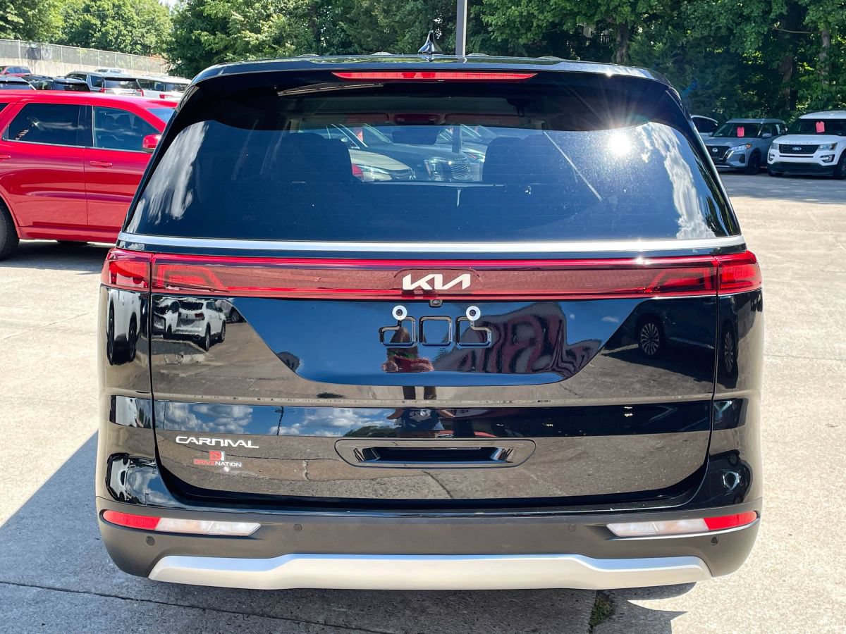 Used 2024 Kia Carnival LX FWD image 8