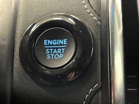 Used 2025 Ford Expedition Platinum image 23