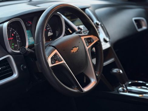 Used 2017 Chevrolet Equinox LT image 5