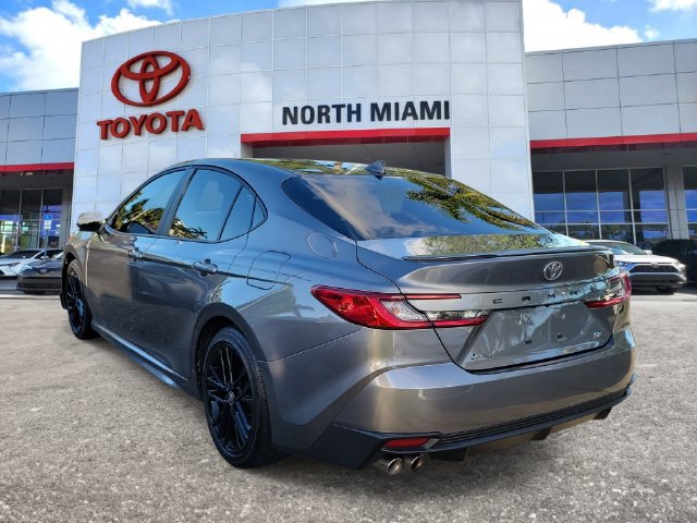 Used 2025 Toyota Camry SE FWD image 3