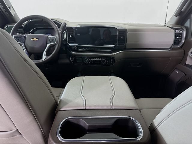 Used 2024 Chevrolet Silverado 3500 LTZ w/ LTZ Convenience Package AWD/4WD image 25