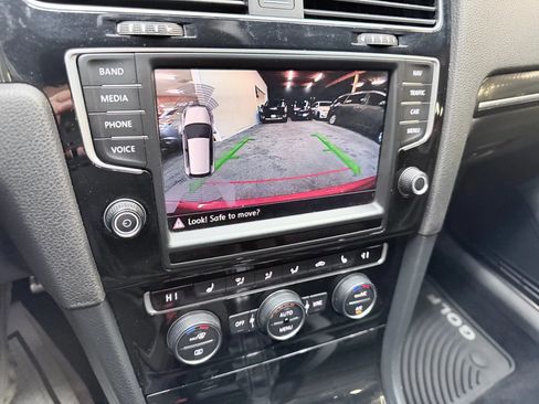 Used 2016 Volkswagen Golf 4-Door image 20