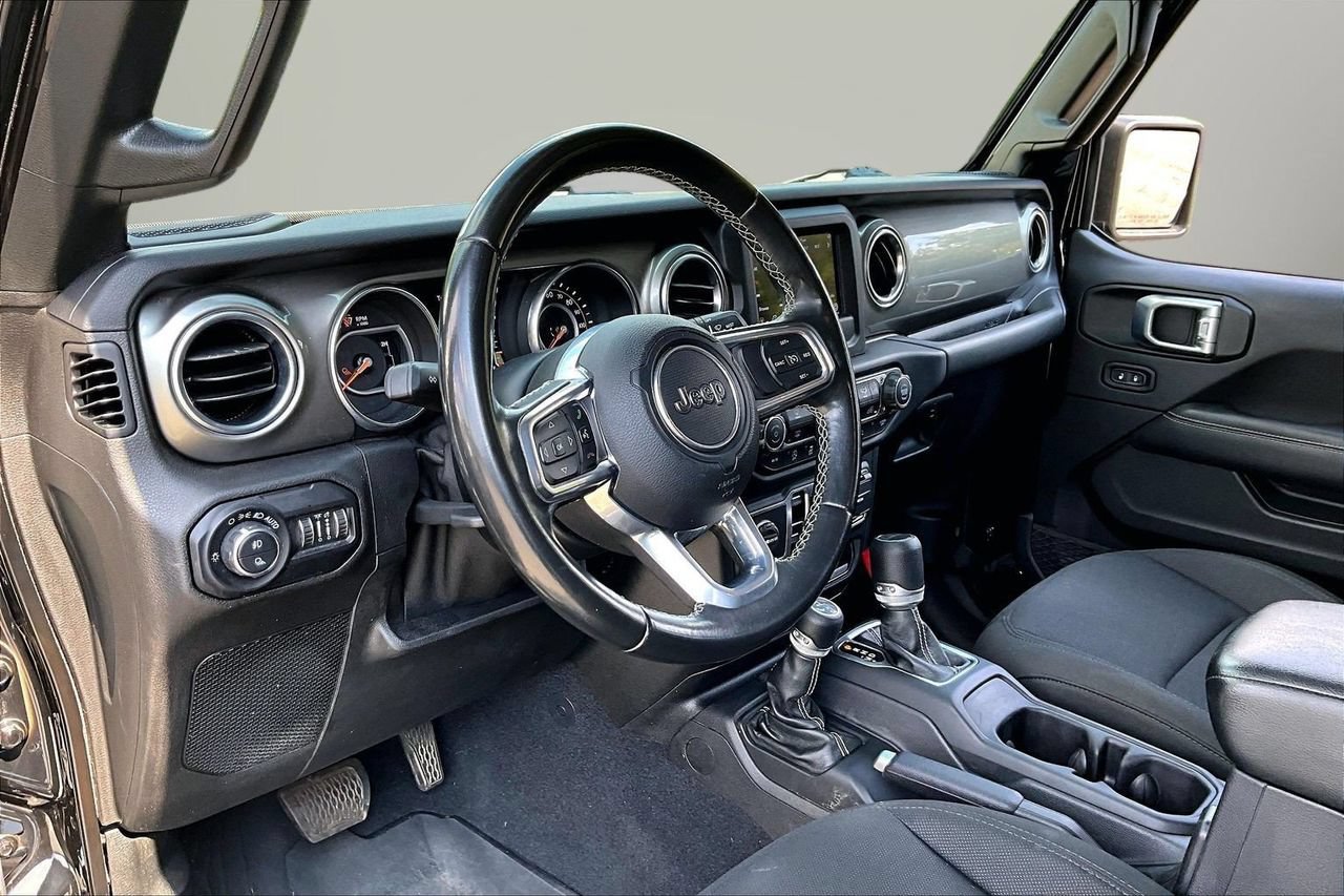 Certified 2020 Jeep Gladiator Overland w/ Trailer Tow Package AWD/4WD image 17