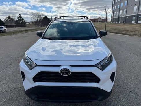Used 2020 Toyota RAV4 LE image 9