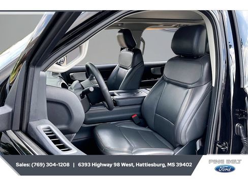 Used 2025 Ford Expedition Active AWD/4WD image 18