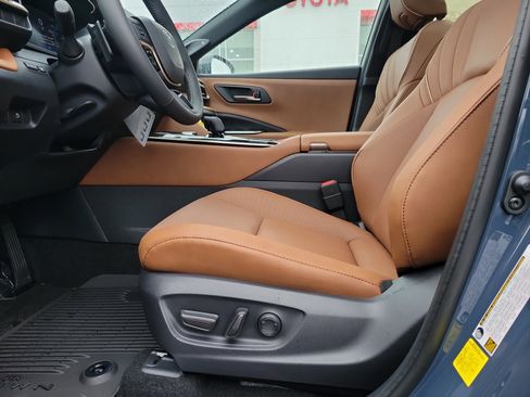 New 2025 Toyota Crown Signia image 16