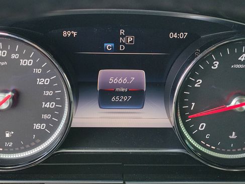 Used 2017 Mercedes-Benz E 300 4MATIC image 25