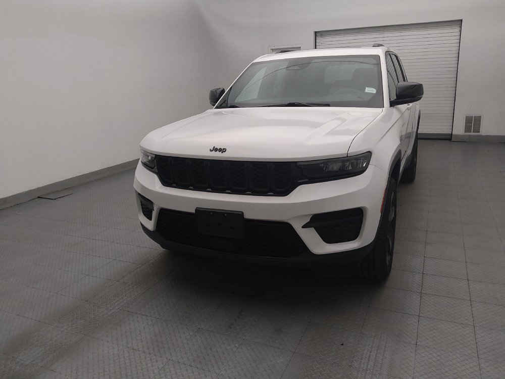 Used 2023 Jeep Grand Cherokee Altitude AWD/4WD image 15