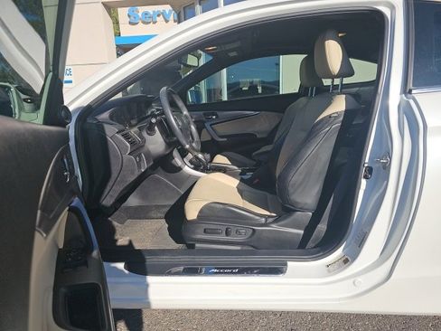 Used 2017 Honda Accord EX-L image 10