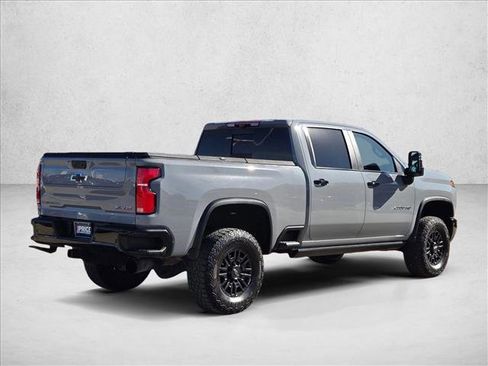 Used 2024 Chevrolet Silverado 2500 ZR2 w/ Technology Package image 5