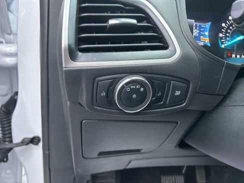 Used 2023 Ford Edge SEL image 17