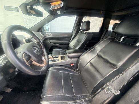 Used 2017 Jeep Grand Cherokee Limited w/ Luxury Group II image 12