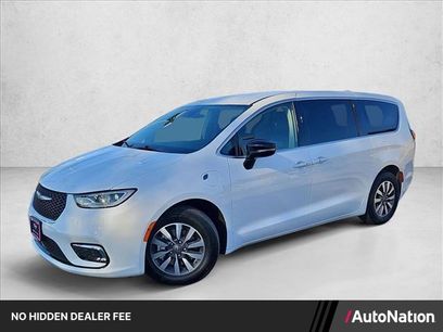 Used 2024 Chrysler Pacifica Limited