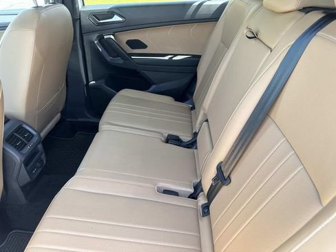 Used 2023 Volkswagen Tiguan SE w/ Panoramic Sunroof Package FWD image 24