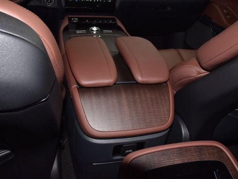 New 2026 Lincoln Navigator Reserve AWD/4WD image 26