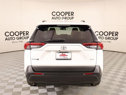 Used 2022 Toyota RAV4 XLE FWD image 20