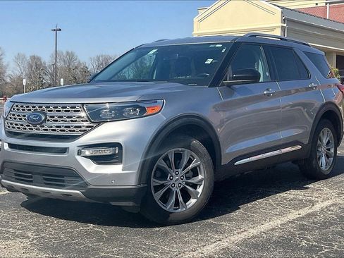 Used 2023 Ford Explorer Limited image 2