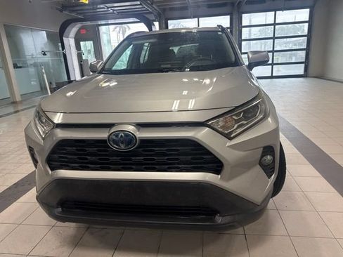 Used 2020 Toyota RAV4 XLE w/ Convenience Package AWD/4WD image 2