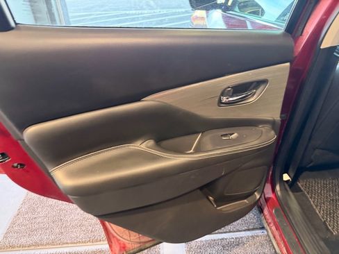 Used 2018 Nissan Murano Platinum image 11