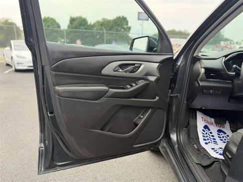 Used 2018 Chevrolet Traverse LT FWD image 12