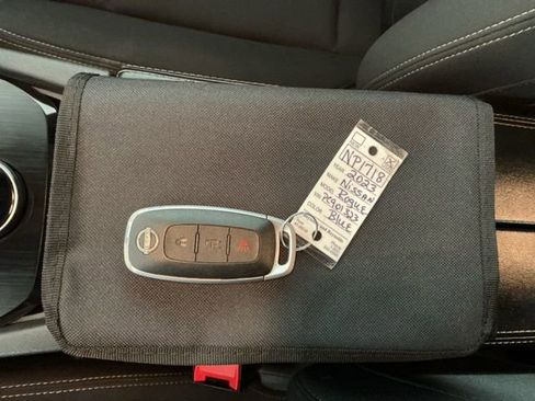 Used 2023 Nissan Rogue S image 24