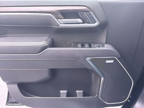 Used 2025 Chevrolet Silverado 1500 LTZ image 22